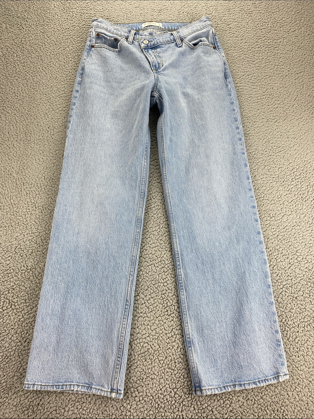 Abercrombie & Fitch The Baggy Low Rise Jeans Crossover Waist Light Wash Size 27
